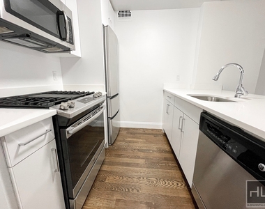 East 89 Street - Photo Thumbnail 7