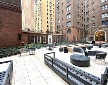 East 48th Street - Photo Thumbnail 20