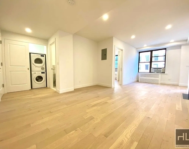 East 48th Street - Photo Thumbnail 4