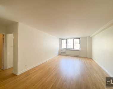 East 79th Street - Photo Thumbnail 2