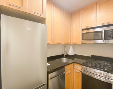 East 79th Street - Photo Thumbnail 7