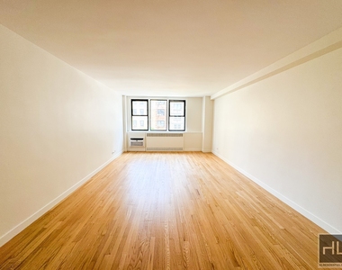 East 79th Street - Photo Thumbnail 11