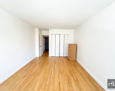 East 79th Street - Photo Thumbnail 8