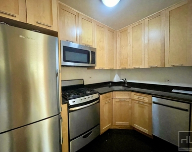 East 79th Street - Photo Thumbnail 14