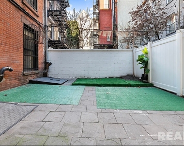 East 32nd St - Photo Thumbnail 4