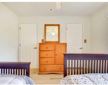 1342 Eagle Street - Photo Thumbnail 13