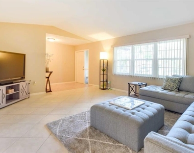 1342 Eagle Street - Photo Thumbnail 3