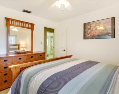 1342 Eagle Street - Photo Thumbnail 10