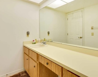 1342 Eagle Street - Photo Thumbnail 17