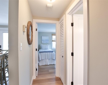 211 Island Circle - Photo Thumbnail 23
