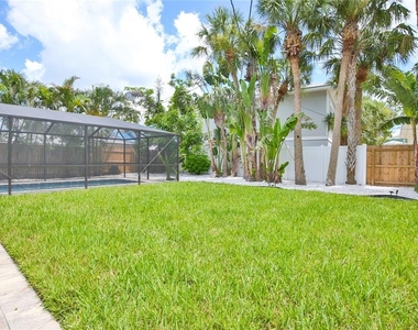 211 Island Circle - Photo Thumbnail 34