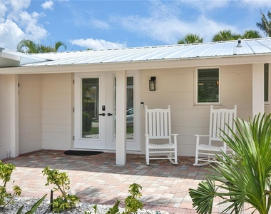 211 Island Circle - Photo Thumbnail 2