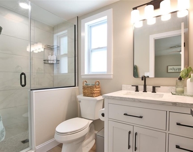 211 Island Circle - Photo Thumbnail 22