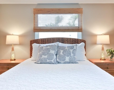 211 Island Circle - Photo Thumbnail 21