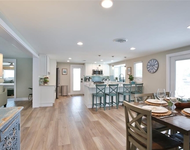 211 Island Circle - Photo Thumbnail 13
