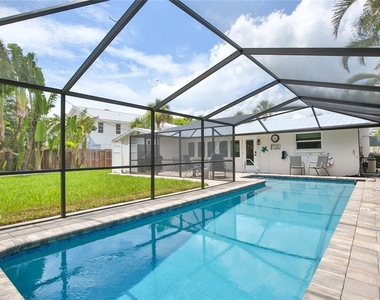 211 Island Circle - Photo Thumbnail 31
