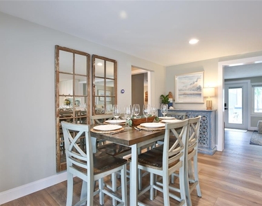 211 Island Circle - Photo Thumbnail 15