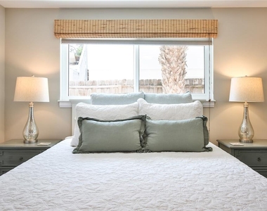 211 Island Circle - Photo Thumbnail 16