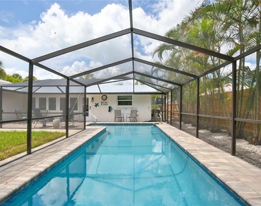 211 Island Circle - Photo Thumbnail 30