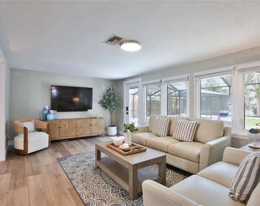 211 Island Circle - Photo Thumbnail 3