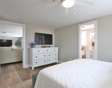 211 Island Circle - Photo Thumbnail 17