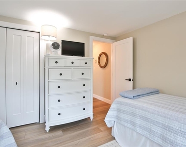 211 Island Circle - Photo Thumbnail 26