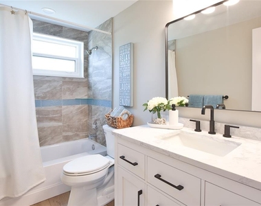 211 Island Circle - Photo Thumbnail 27