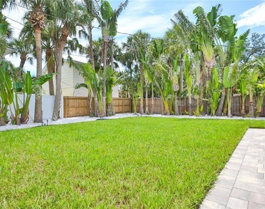 211 Island Circle - Photo Thumbnail 35