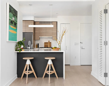 555 West 38th Street - Photo Thumbnail 6