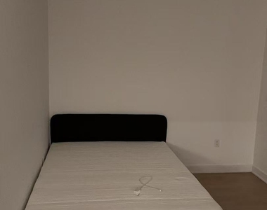 555 West 38th Street - Photo Thumbnail 7