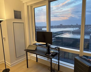 555 West 38th Street - Photo Thumbnail 8