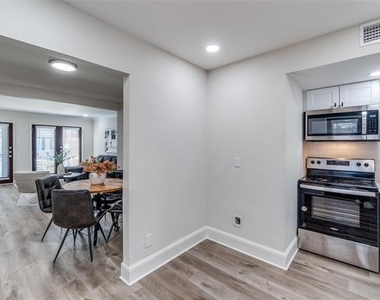 10211 Regal Oaks Drive - Photo Thumbnail 12
