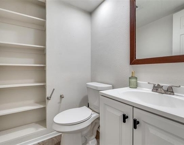 10211 Regal Oaks Drive - Photo Thumbnail 19