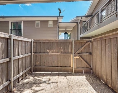 10211 Regal Oaks Drive - Photo Thumbnail 20