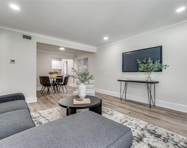 10211 Regal Oaks Drive - Photo Thumbnail 4