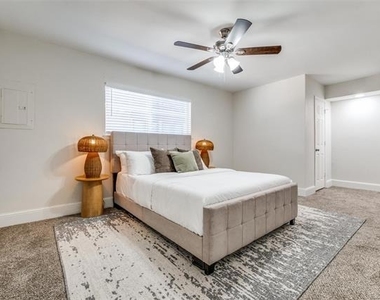 10211 Regal Oaks Drive - Photo Thumbnail 14