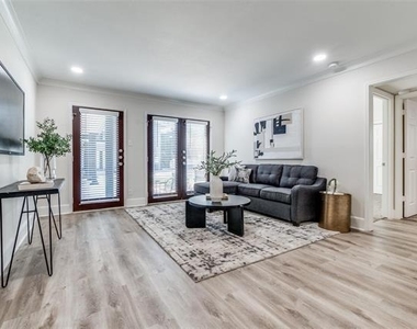 10211 Regal Oaks Drive - Photo Thumbnail 6