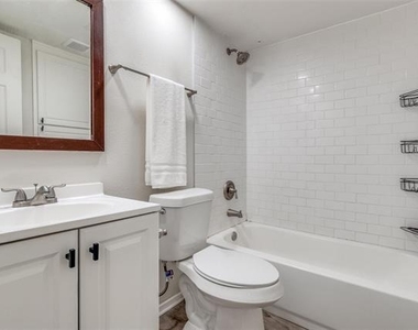 10211 Regal Oaks Drive - Photo Thumbnail 16