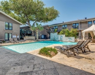 10211 Regal Oaks Drive - Photo Thumbnail 23