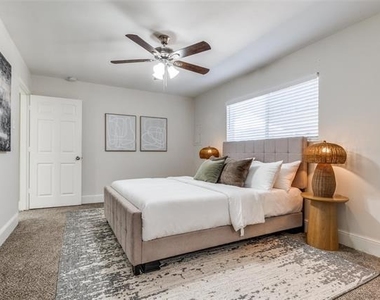 10211 Regal Oaks Drive - Photo Thumbnail 15