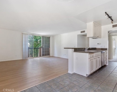 18640 Collins Street - Photo Thumbnail 8