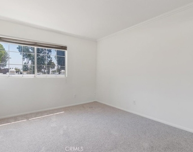 18640 Collins Street - Photo Thumbnail 12
