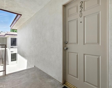 18640 Collins Street - Photo Thumbnail 2