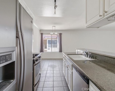 18640 Collins Street - Photo Thumbnail 7