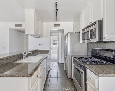 18640 Collins Street - Photo Thumbnail 6