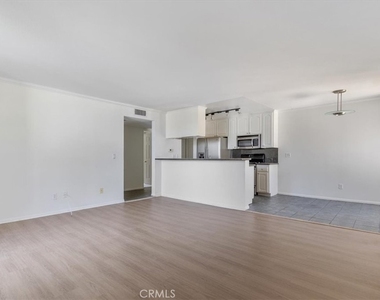 18640 Collins Street - Photo Thumbnail 10