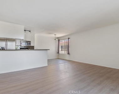 18640 Collins Street - Photo Thumbnail 11