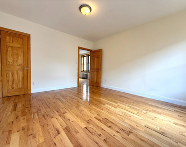 West 181st Street - Photo Thumbnail 6