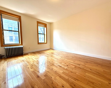 West 181st Street - Photo Thumbnail 5