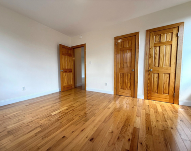 West 181st Street - Photo Thumbnail 4